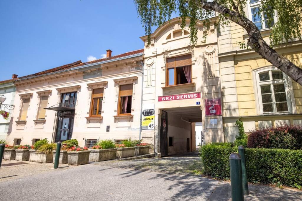 VaraždinApartman Gaudeamusアパートメント エクステリア 写真